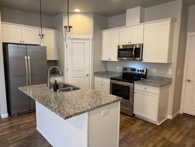 Building Photo - Amazing 3 bedroom home