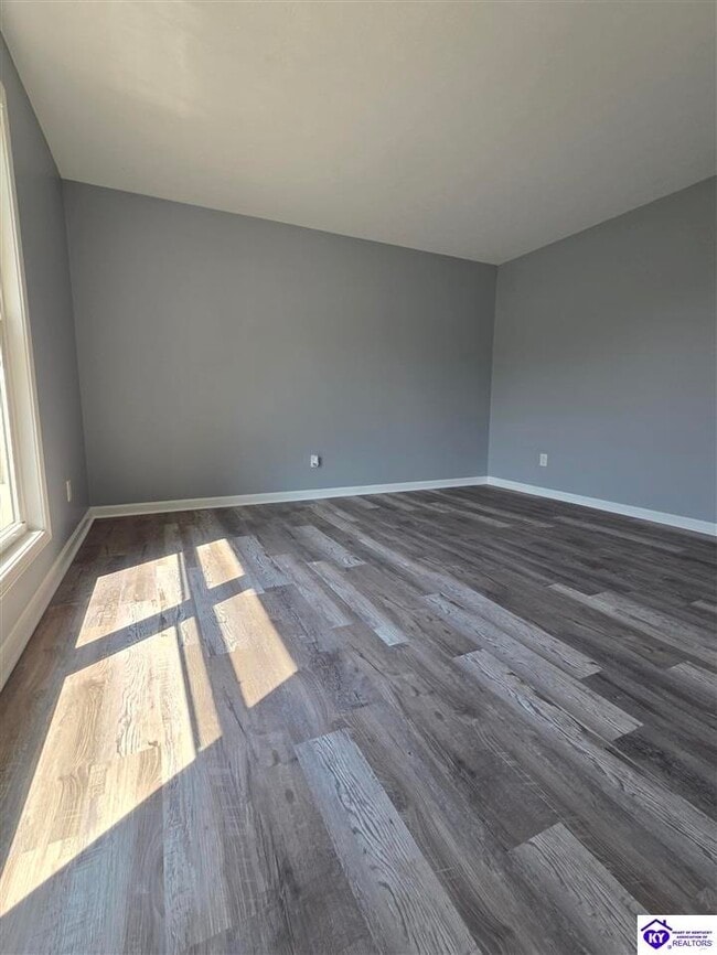 Building Photo - 888 N Woodland Dr