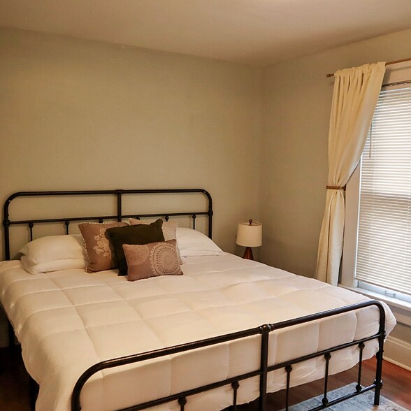 Building Photo - 796 Ebner St