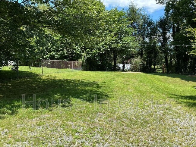 Building Photo - 6 Forge Dr