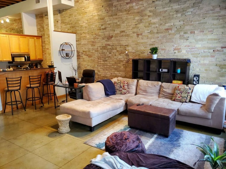 Building Photo - 773 N Water St