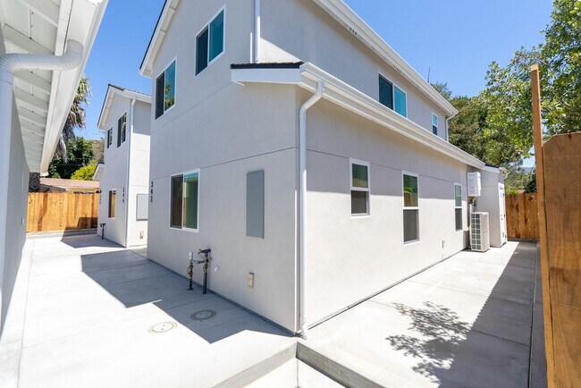 Building Photo - 340 Graves Ave