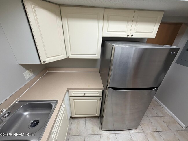 Building Photo - 3864 La Mirada Dr N