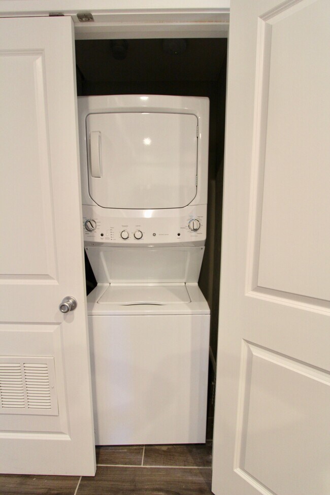 Building Photo - 9 Dehon St