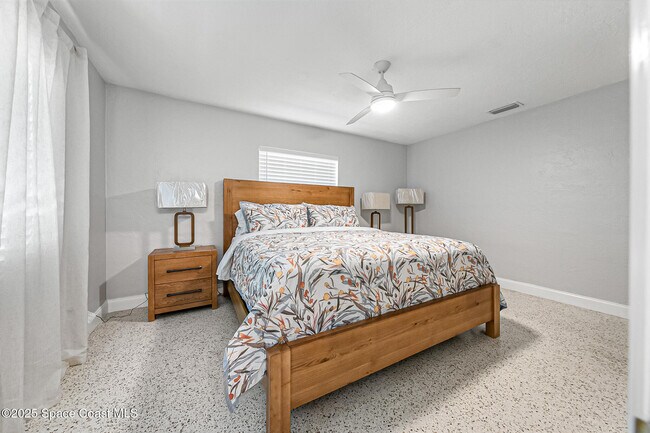 Building Photo - 285 Le Jeune Dr