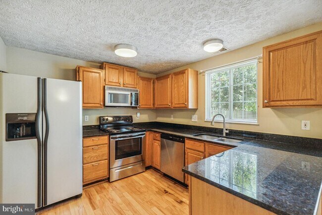 Building Photo - 6302 Betsy Ross Ct