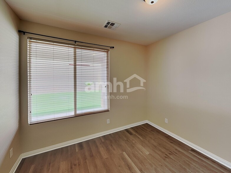 Building Photo - 627 Blue Snow River Ct