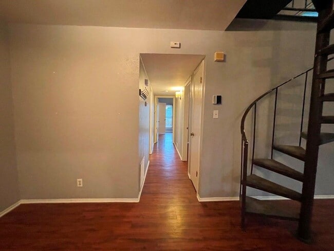 Building Photo - 1734 Timberwood Dr