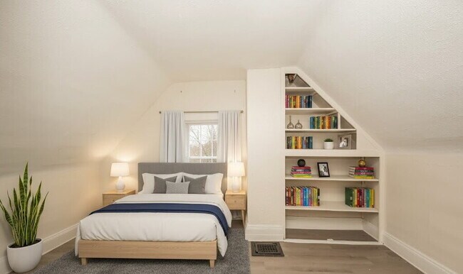 Building Photo - 10906 Grantwood Ave