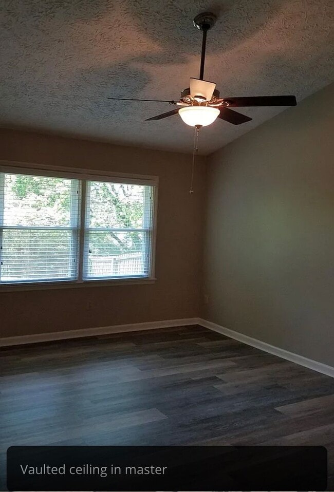 Building Photo - Knoxville 37922 - Available Now! 3 bedroom, 2 bath home - Contact Susan Niedergeses 865-300-4722