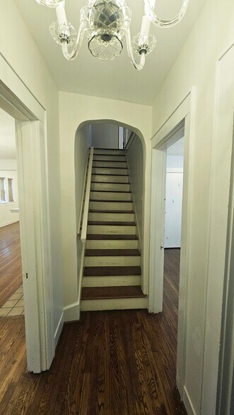 Building Photo - 2610 Woodlawn Dr