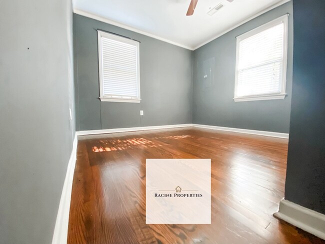 Building Photo - Cozy Two Bedroom Located Near Downtown Cli...