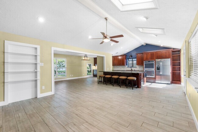 Building Photo - 3010 Westerland Dr