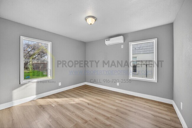 Building Photo - Charming 3-Bedroom Home for Rent – With Large Yard!!