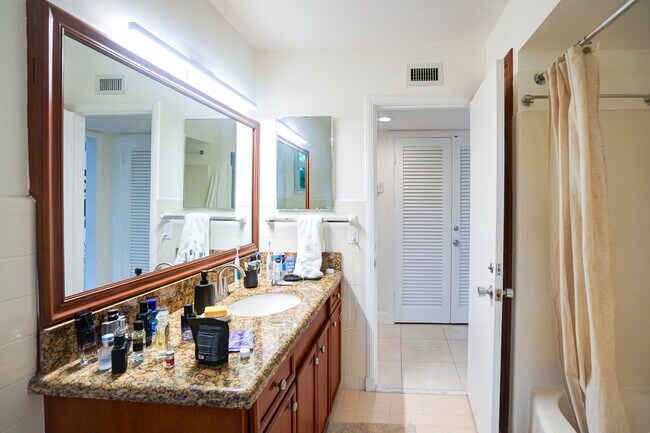 Building Photo - 216 32nd St