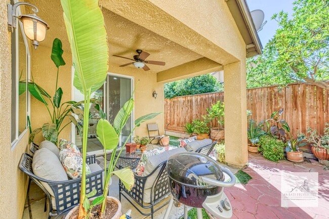 Building Photo - Beautiful Harlan Ranch Home