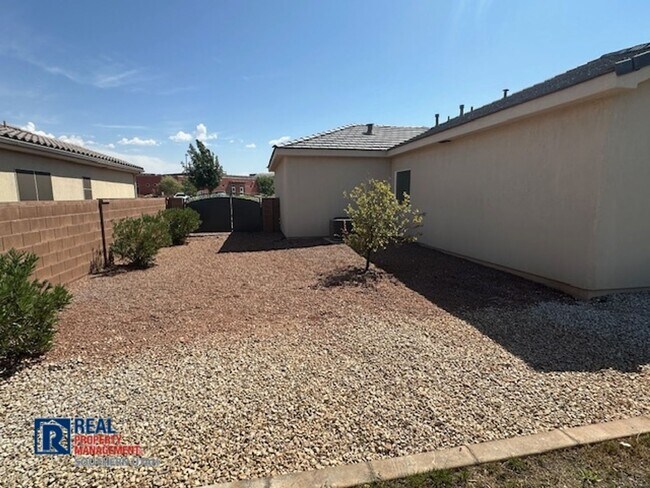 Building Photo - 4 Bedroom in near Crimson Cliffs