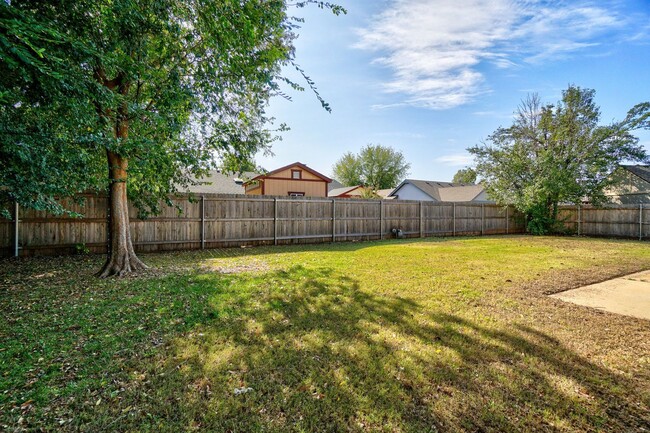 Building Photo - Updated 3-Bedroom Home in SE Edmond with S...