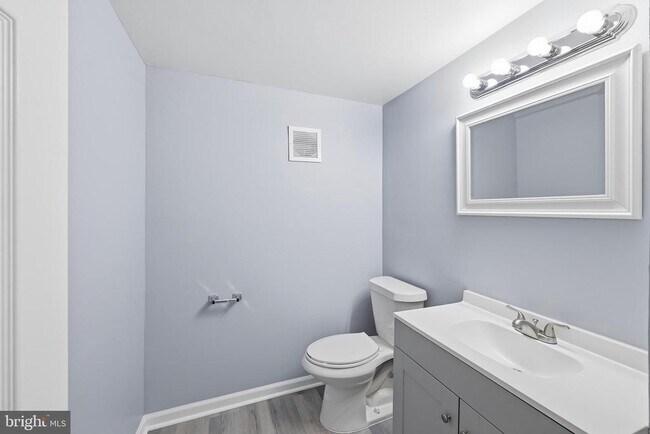 Building Photo - 11002 Trafton Ct