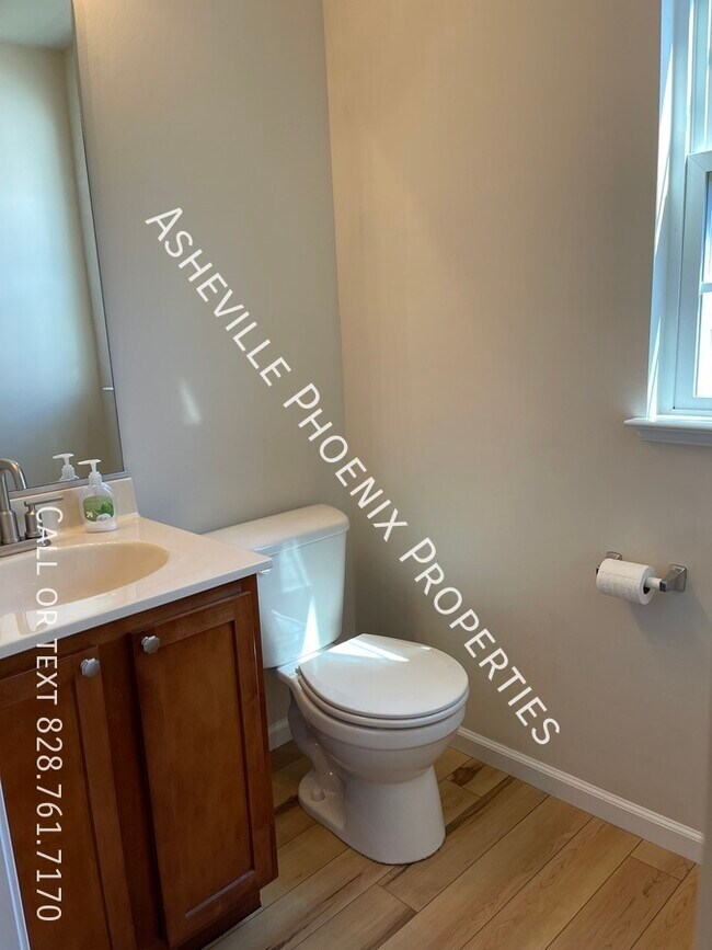 Building Photo - 20 Lilac Fields Way