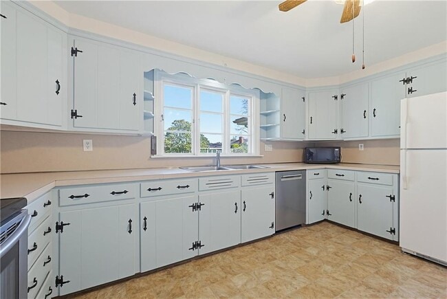 Building Photo - 111 Beach Rd