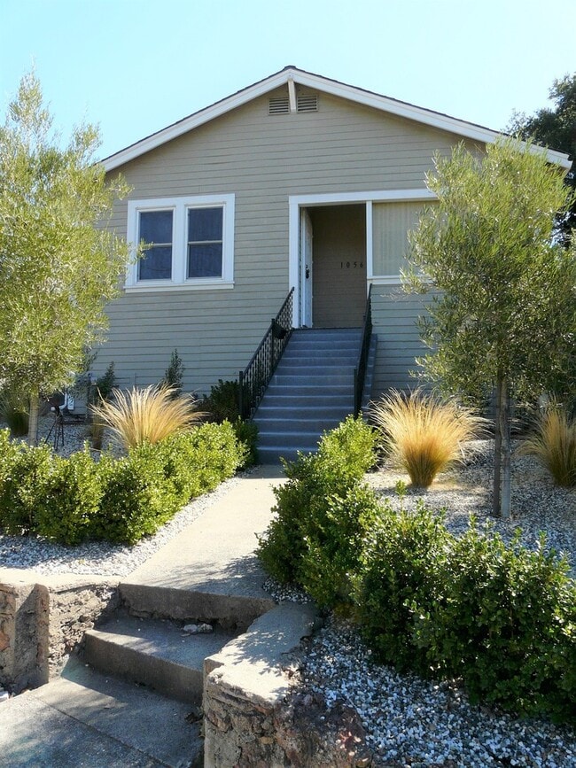 Building Photo - Updated 2 Bedrooms, 1 Bath Alta Heights Home Near Downtown Napa