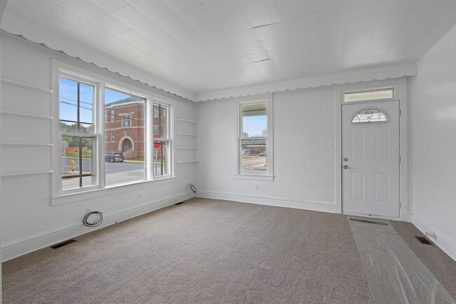 Building Photo - Available Now - Charming 3 Bedroom Home Located in Mount Wolf