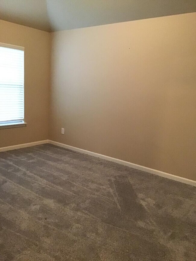 Building Photo - 2793 Huntcliffe Dr