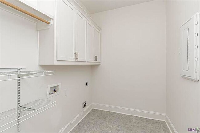 Building Photo - 4 Bedroom House in Rouzan
