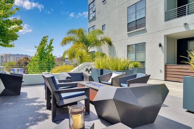 Building Photo - 355 Berry St