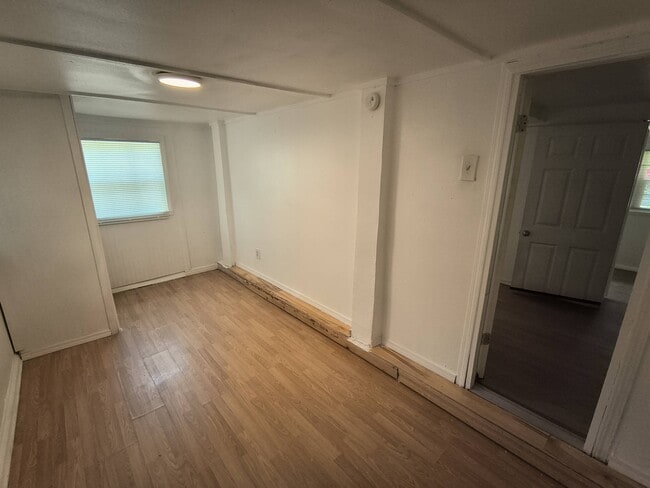 Building Photo - 708 Hickory Hill Ln