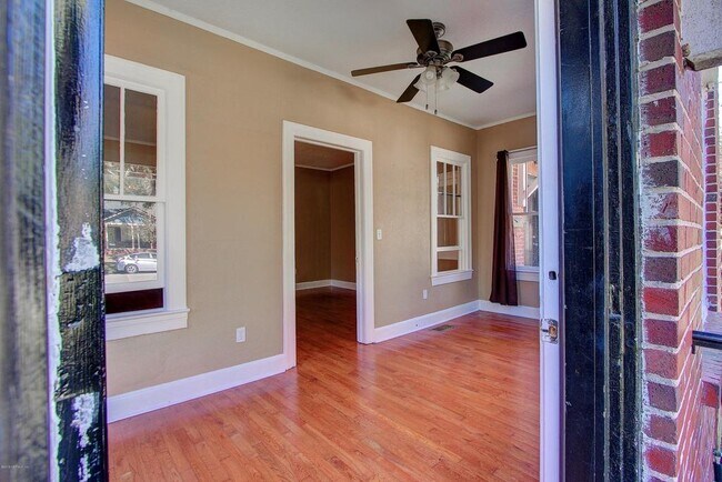 Building Photo - 2536 Dellwood Ave