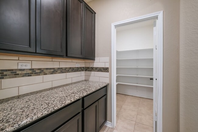 Building Photo - APPLICATION RECEIVED        4 Bedroom 2.5 Bath Ready for Move-in