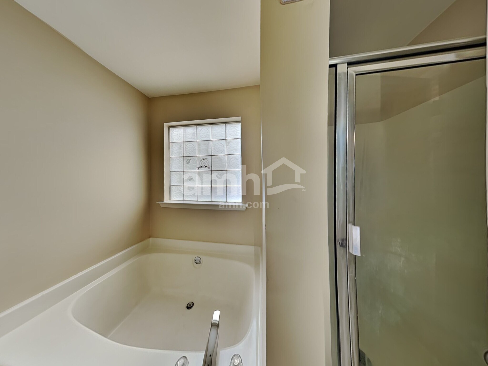 Building Photo - 409 Fairlawn Dr