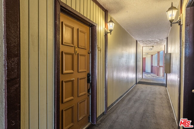 Building Photo - 5870 Benner St