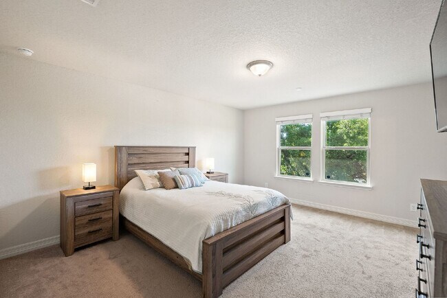 Building Photo - 2 WEEKS FREE RENT w/ 12 Month Lease!!!!!