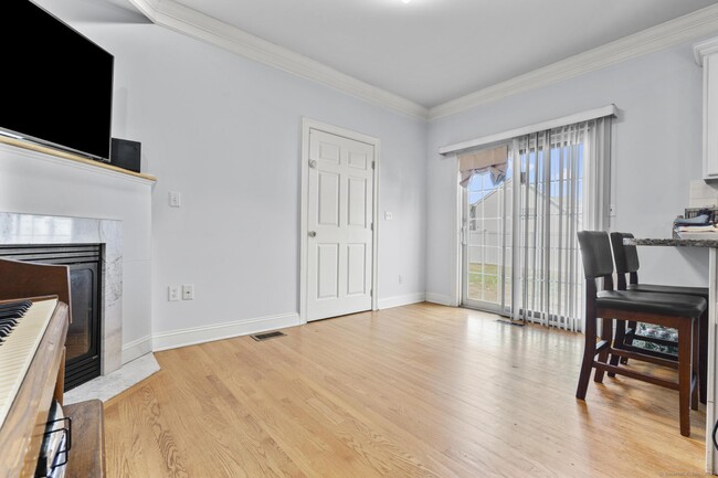 Building Photo - 240 Highland Ave