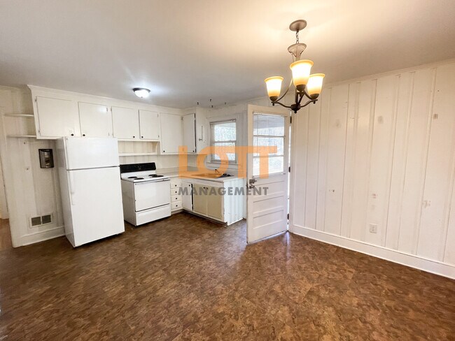 Building Photo - 216 Mountain View Cir