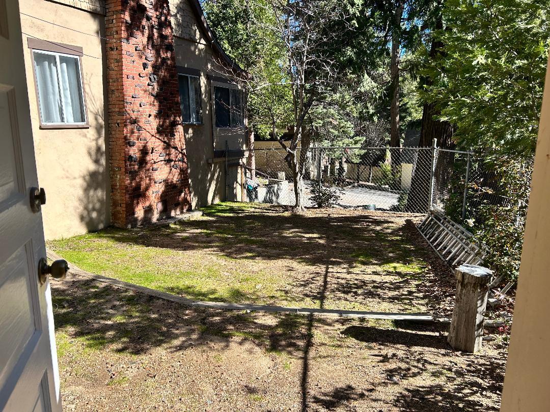 shared back yard - 291 Crest Cir Dr