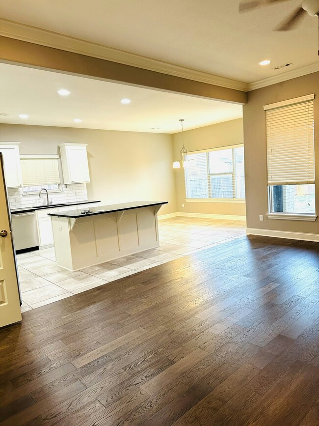 Building Photo - 4403 SW Eggersway Pl