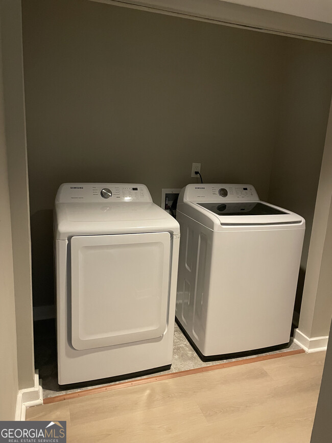 Building Photo - 2014 Huntingdon Chase