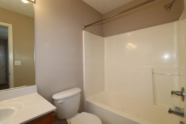 Building Photo - 100-102 Aubrey Dr