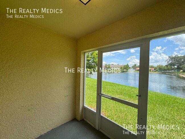 Building Photo - 2793 Club Cortile Cir