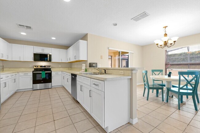 Building Photo - "Furnished 4-Bedroom Pool Home – Comfort and Style in Davenport"