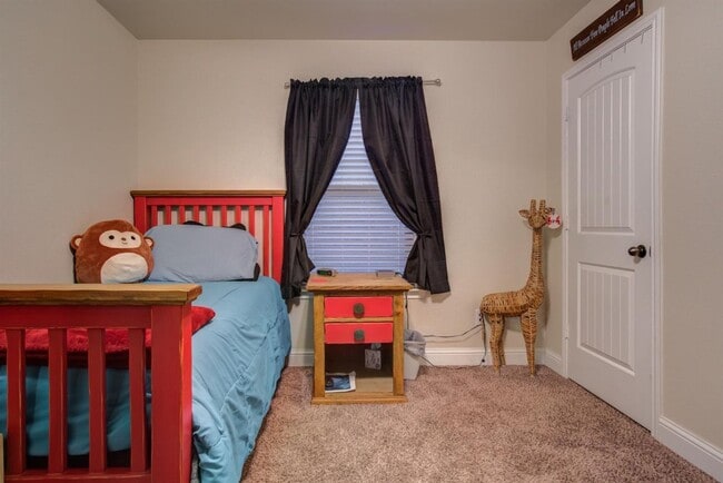 Building Photo - Spacious 4-Bedroom Home Available August 8...