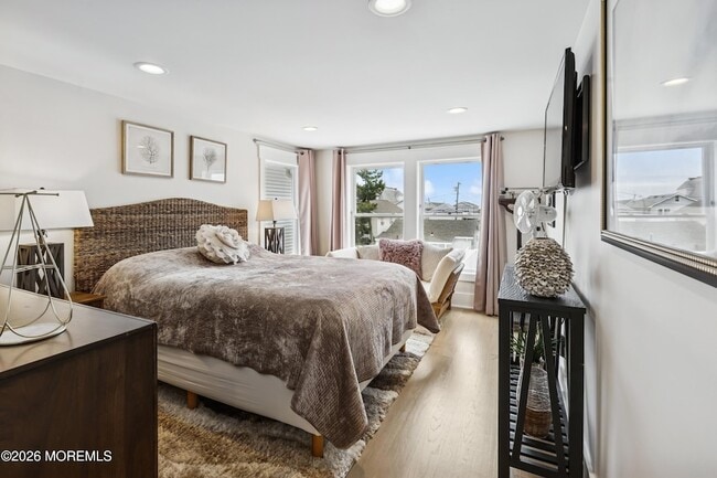 Building Photo - 124 2nd Ave