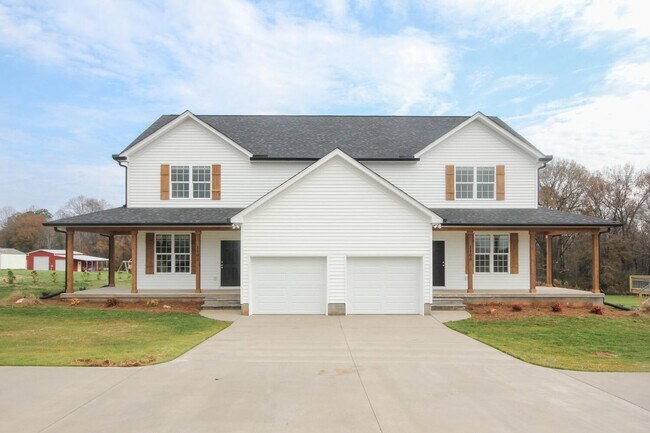 Building Photo - Luxury Three Bedroom Townhouse in Lincolnton