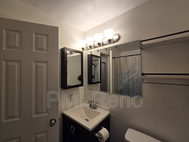 Building Photo - 14050 Tourmaline Dr