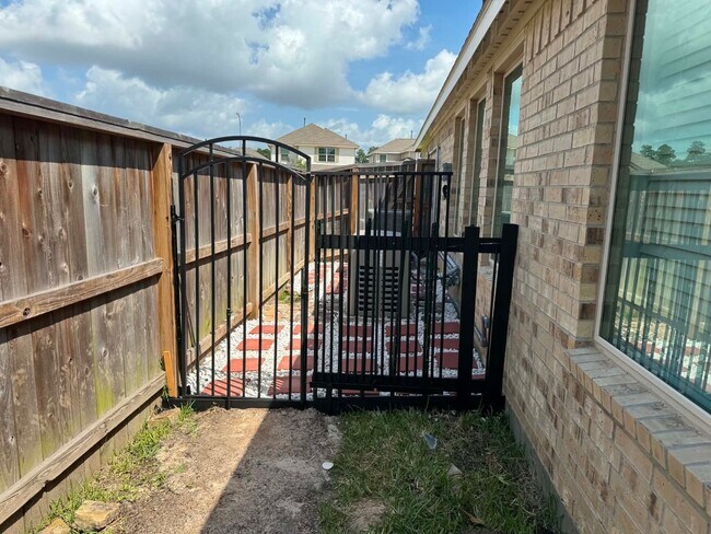 Building Photo - 6210 Russett Elm Ct