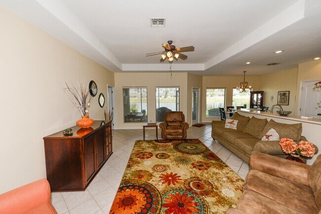 Building Photo - 10 Golf House Rd